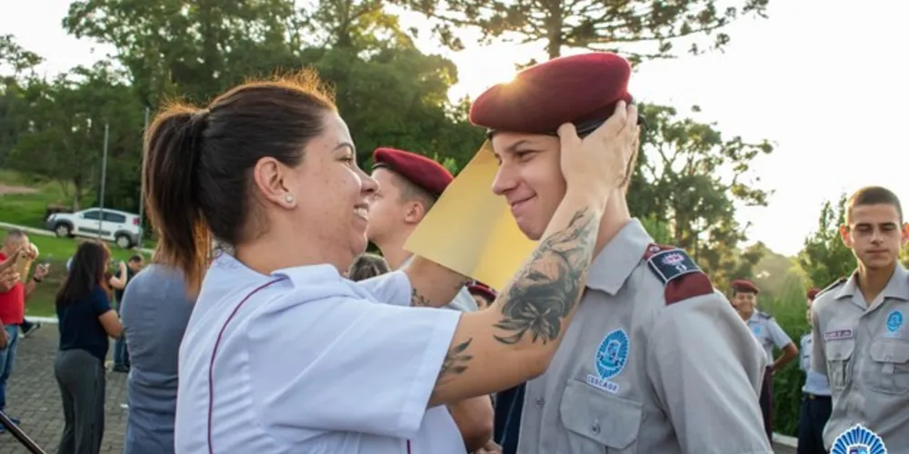 A instituição forma jovens com objetivos claros de resgatar valores de cidadania, civismo e patriotismo
