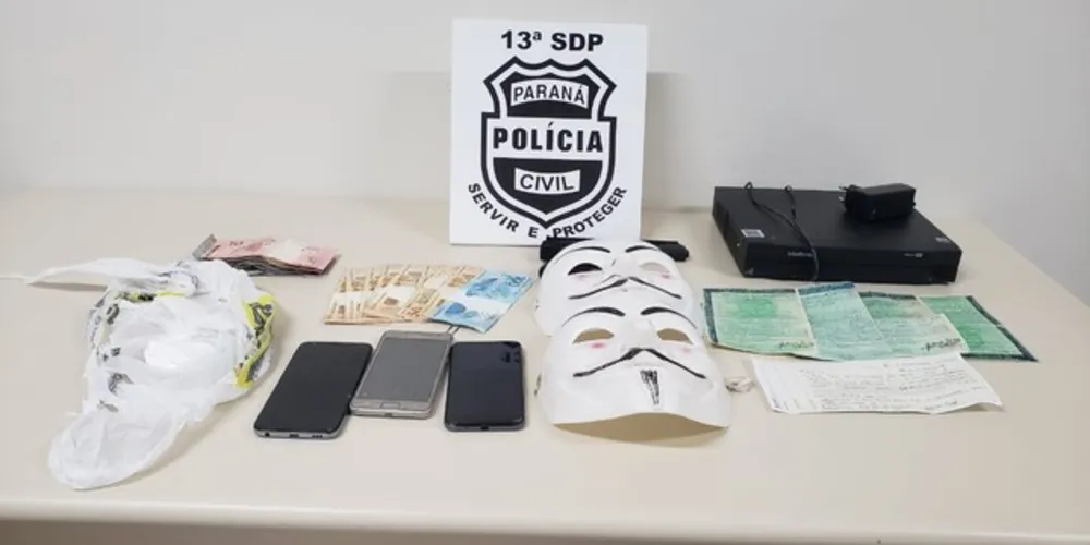 A ação policial teve por objetivo realizar a prisão de supostos autores de crimes e cumpriu mandado de busca e apreensão em três residências. As prisões e buscas aconteceram nos bairros Boa Vista, Órfãs e Nova Rússia.
