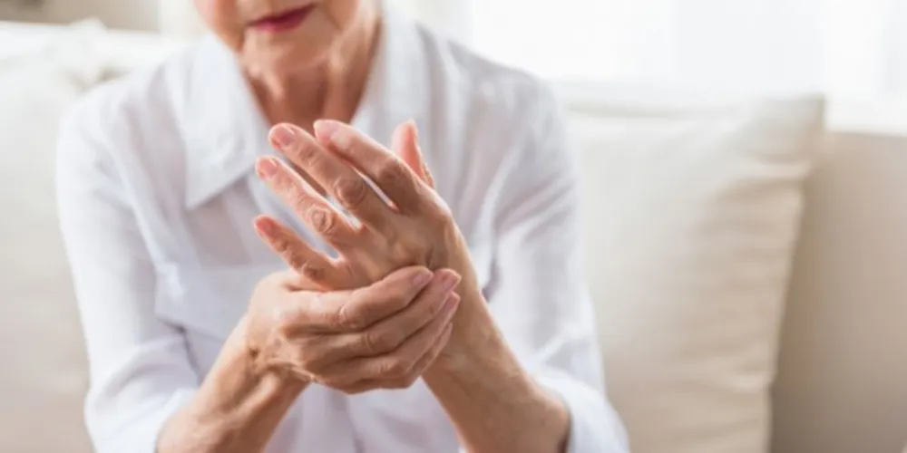 Entre as doenças mais comuns estão a artrite reumatoide, artrose, osteoporose, gota, tendinites e bursites, febre reumática e fibromialgia. 