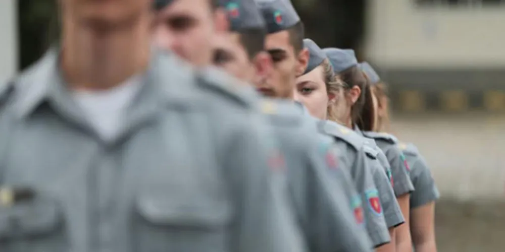 A votação continua na sexta-feira, das 8 às 20 horas, nas escolas em que o quórum absoluto não tenha sido alcançado ainda.