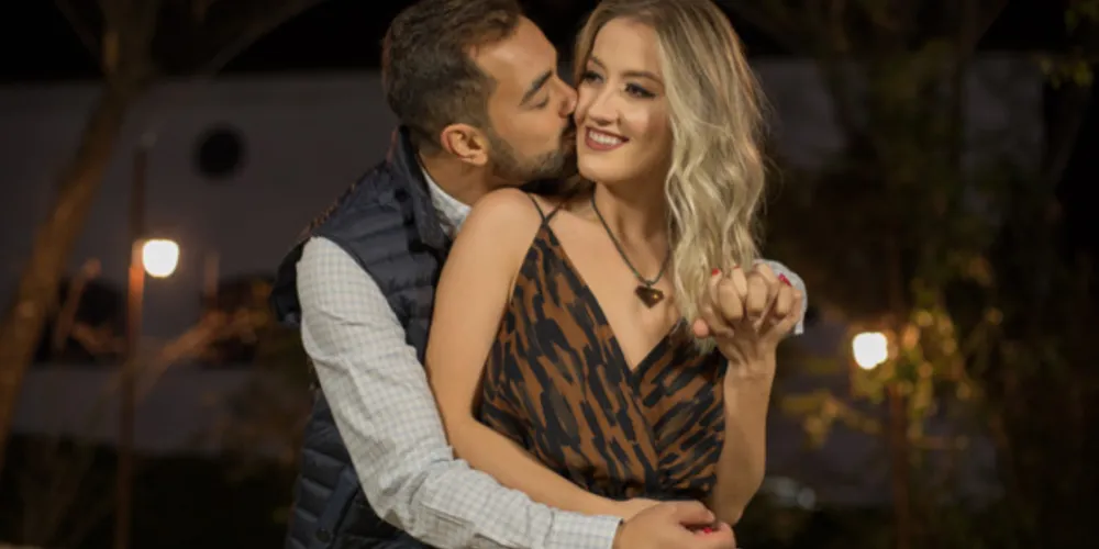 NOIVADO –  Na última quinta-feira (29), aconteceu o noivado dos jovens Matheus Albuquerque e Carolina Ficinski, em um jantar para familiares, nas dependências da Fazenda Pedra Verde. Uma noite de muita emoção e alegrias para os familiares presentes. Da coluna RC os votos de um caminho de muito amor e cumplicidades