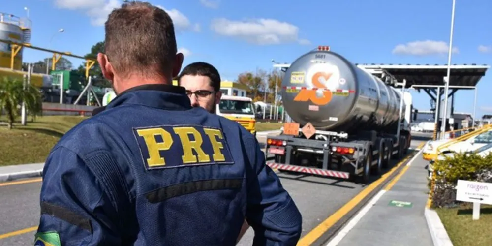 Imagem ilustrativa da imagem PRF restringe tráfego de caminhões em rodovias