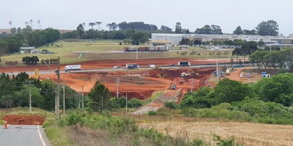 Obras iniciadas recentemente, como esta na BR-376, na altura do Contorno Leste, irão gerar dividendos ao município