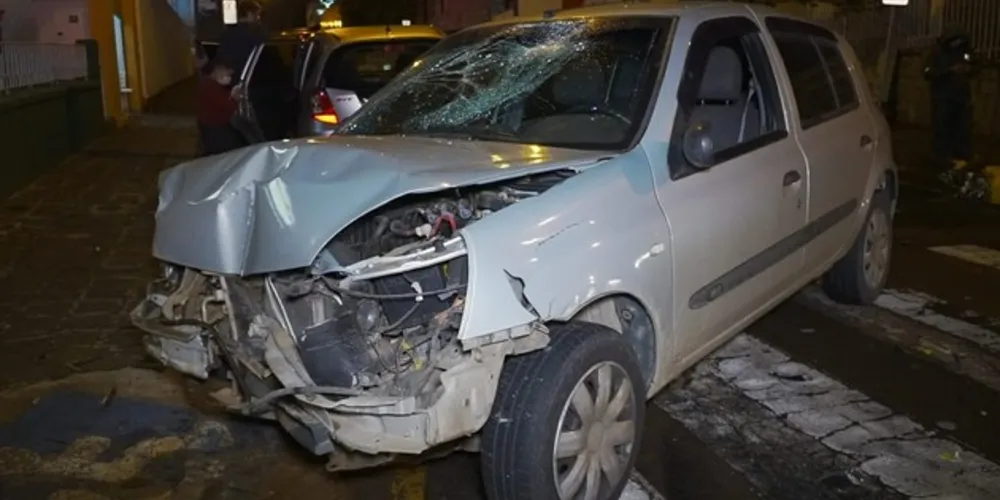 Acidente foi registrado na noite desta sexta-feira no cruzamento das ruas Santos Dumont e Comendador Miró