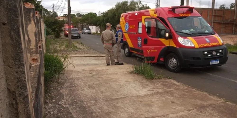 Equipes do Siate estiveram na residência e encaminharam a vítima para o Pronto Socorro Municipal 