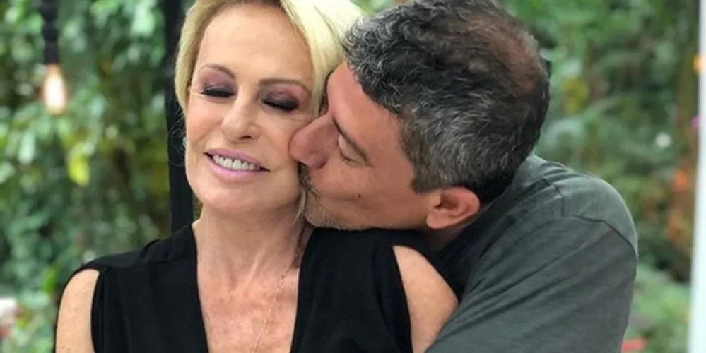 Imagem ilustrativa da imagem Ana Maria presta homenagem após morte de Tom Veiga