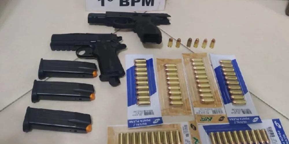 Armas e munições acabaram sendo apreendidas