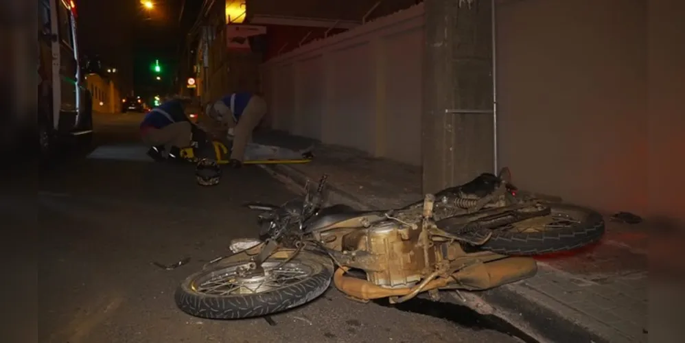 Imagem ilustrativa da imagem Acidente em cruzamento deixa motociclista ferido no Centro