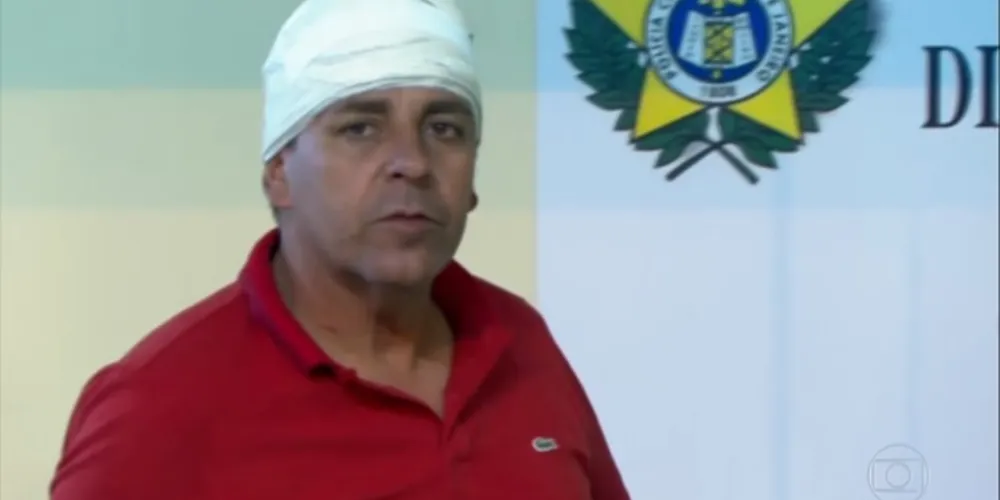 Zico Bacana foi levado para o Hospital Estadual Carlos Chagas, em Marechal Hermes, também na zona norte. Depois do atendimento, o vereador recebeu alta. 