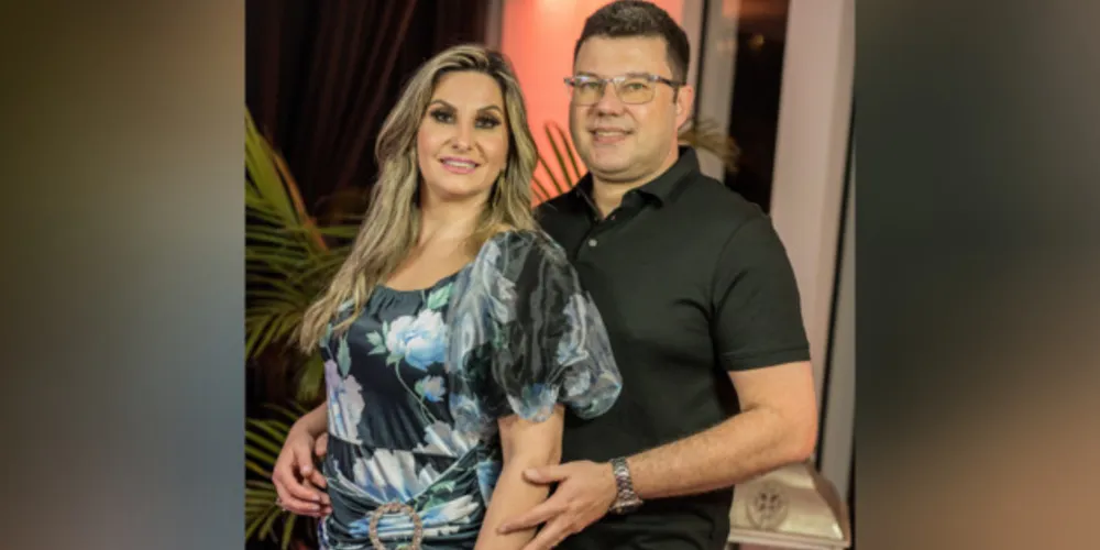 BRINDE A VIDA - A advogada Silvia Schafranski será muito cumprimentada pela passagem de seu aniversário nesta quarta-feira (4). No registro Silvia e seu marido Antônio Prestes. Da coluna RC os votos de alegrias e sucesso