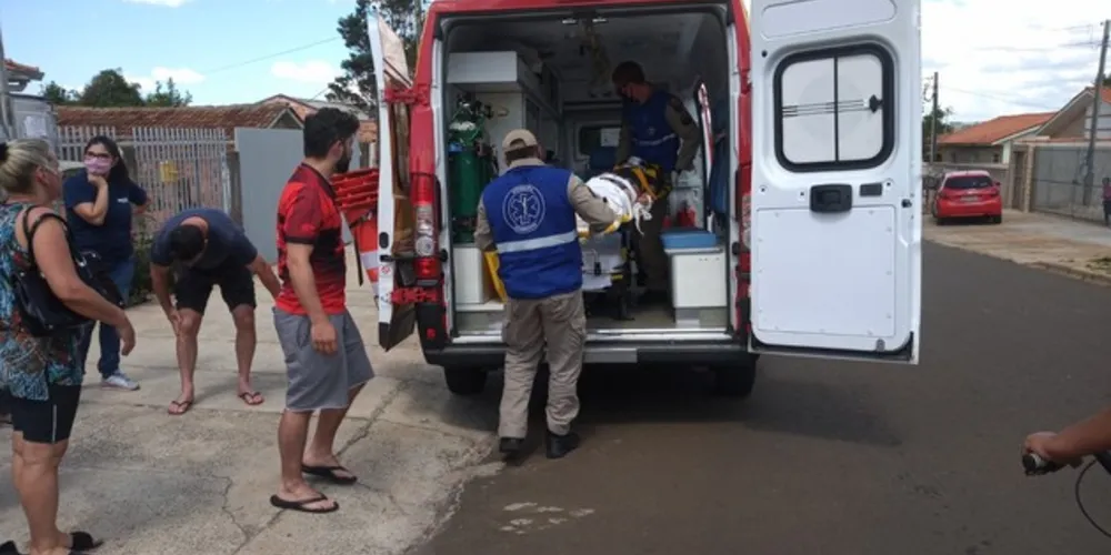 Vítima foi socorrida pelos bombeiros