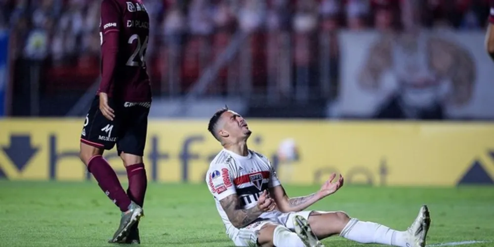 Gol nos acréscimos tira o São Paulo da Sul-Americana