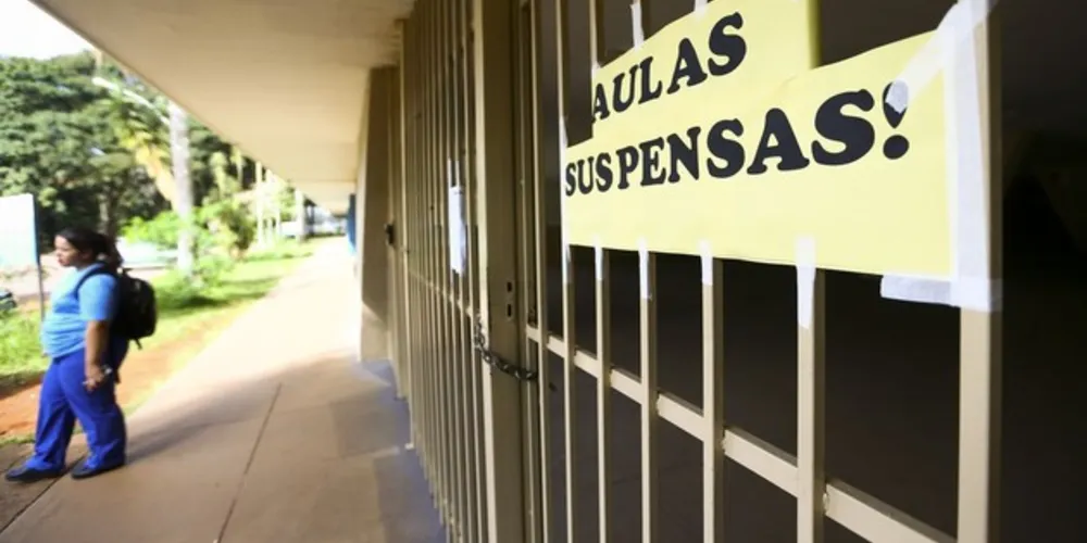Hoje, o Brasil investe anualmente cerca de R$ 21.500 por estudante de ensino fundamental. 