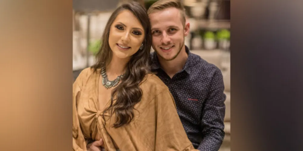 TROCA DE IDADE – A bela Jessyca Lima Guimarães será muito cumprimentada pela passagem de seu aniversário no próximo sábado (7). No registro, Jessyca e seu namorado Luis Henrique Arnaud Camargo. Da coluna RC os votos de alegrias e sucesso