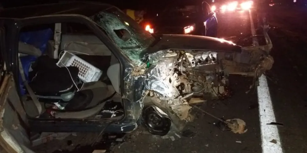 Imagem ilustrativa da imagem Carro na contramão causa gravíssimo acidente em PG