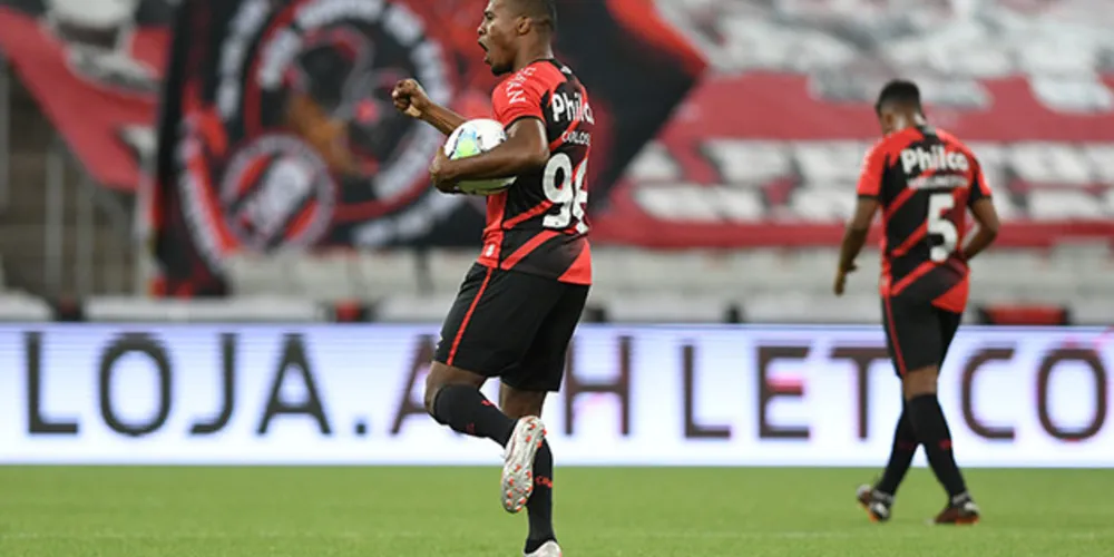Apesar da vitória, Furacão segue no Z4 do campeonato