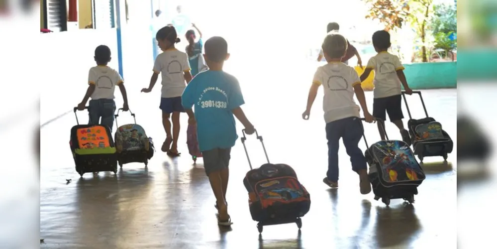 Em 2020, escolas tiveram que se adaptar, oferecendo aulas de forma remota
