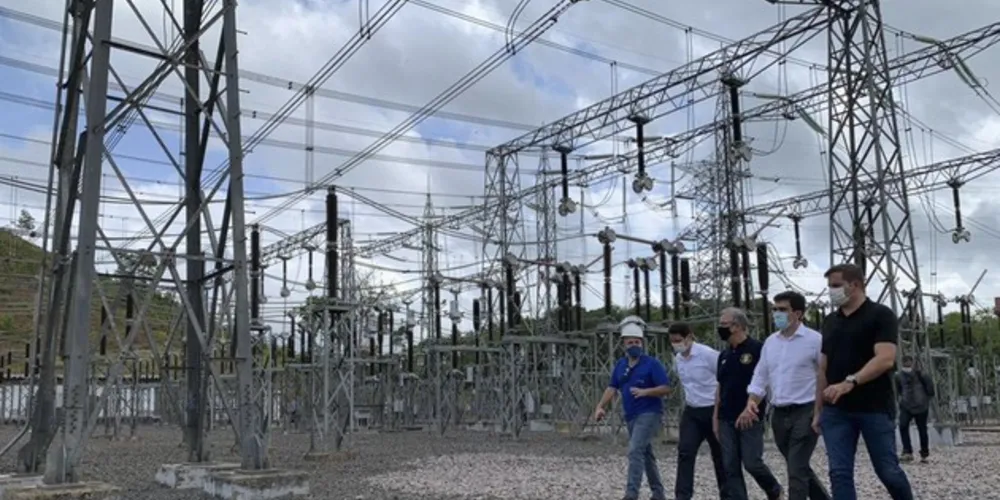 Incêndio em subestação de energia deixa estado sem luz desde terça