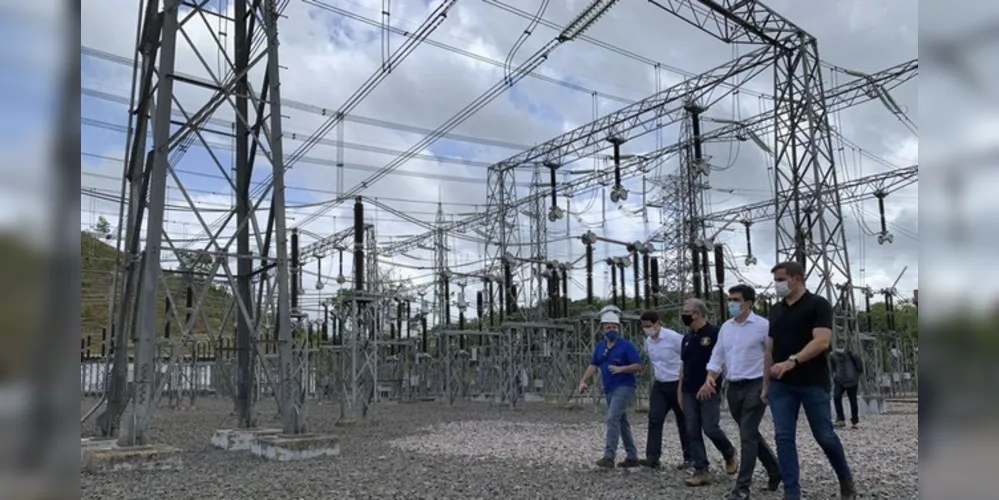 Incêndio em subestação de energia deixa estado sem luz desde terça