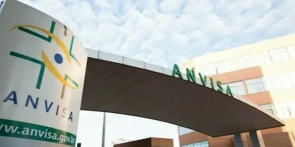 De acordo com a Anvisa, está prevista a participação de 90 pacientes e a pesquisa deverá ser realizada em diversos centros clínicos brasileiros.