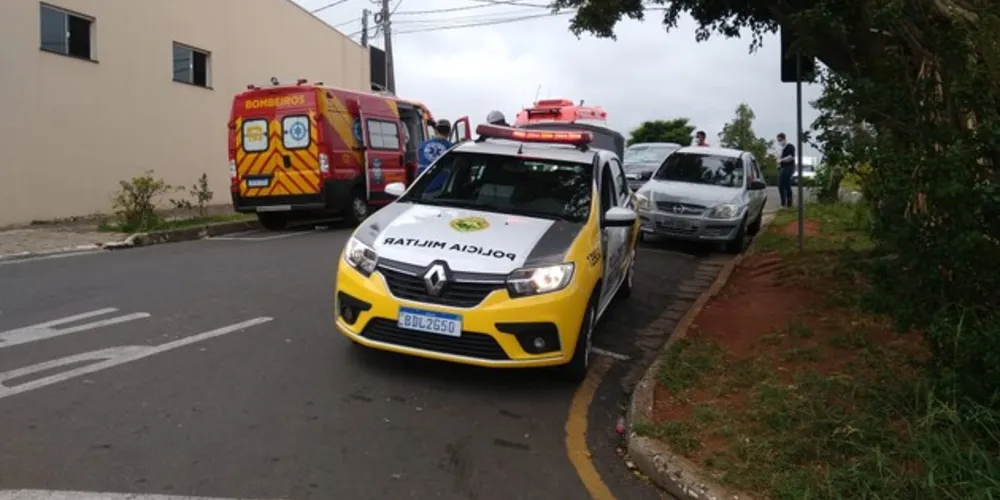 Vítima foi levada ao hospital com lesões graves; motorista escapou ileso do acidente