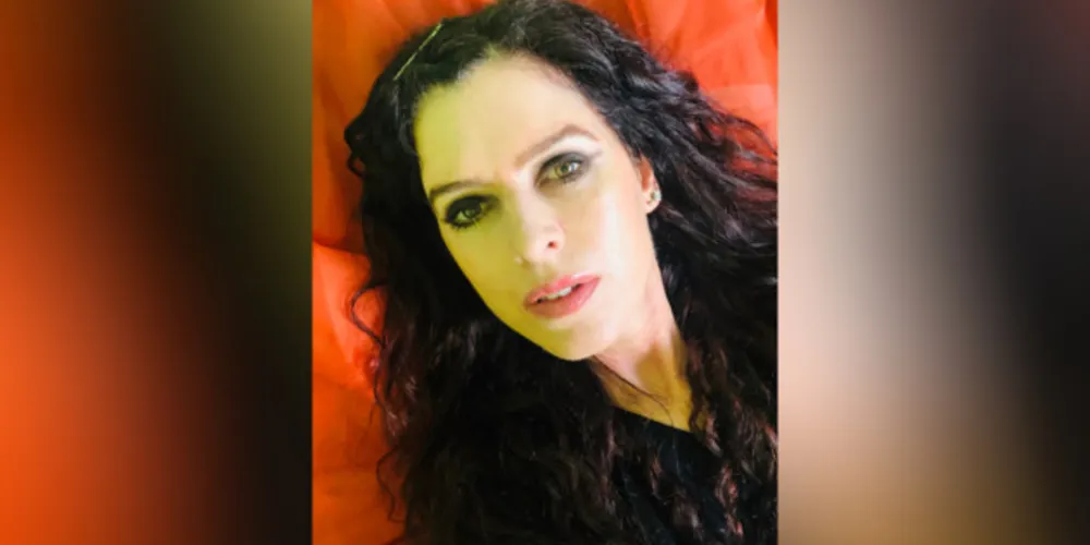 POEMAS EM EVIDÊNCIA – Hoje (11), às 20h, a escritora Renata Regis Florisbelo apresentará a performance poética “Nascimento Bento - Um biorritmo poético”, com poemas do poeta catarinense Bento Nascimento, uma homenagem aos 58 anos de nascimento do escritor que faleceu em 1993 e deixou um rico acervo de poemas. O evento será no espaço cultural da produtora Ana Maria Camargo, em Curitiba. Inscrições pelo contato: (041) 99972-1670