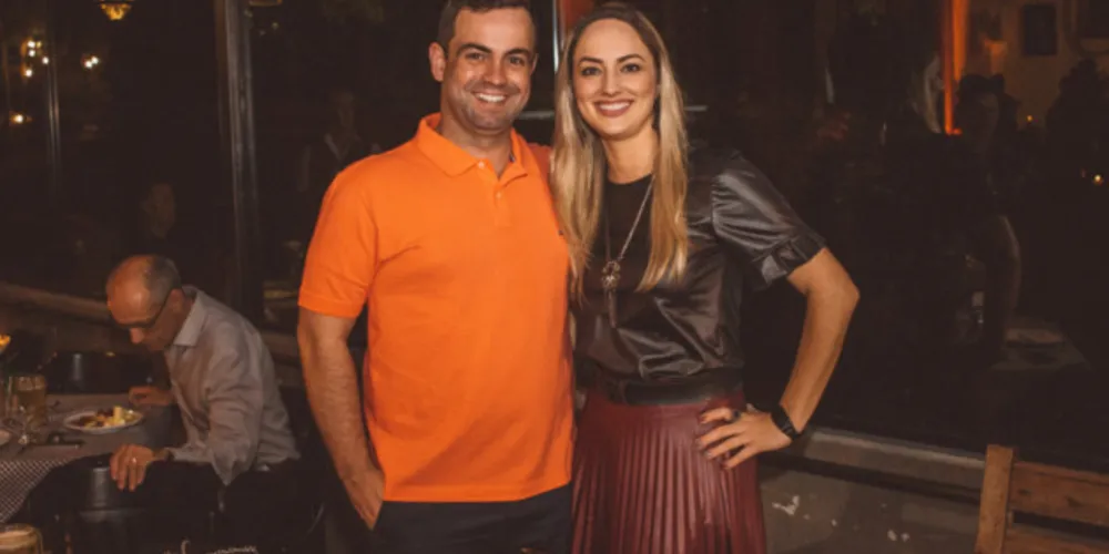 BRINDE A VIDA - O empresário Daniel Correia nesta quinta-feira (12), recebe os cumprimentos pela passagem de seu aniversário. Vale registrar, que sua esposa Thais Iurk Correia também celebrou seu aniversário no início de novembro. Da coluna RC os votos de alegrias e sucesso