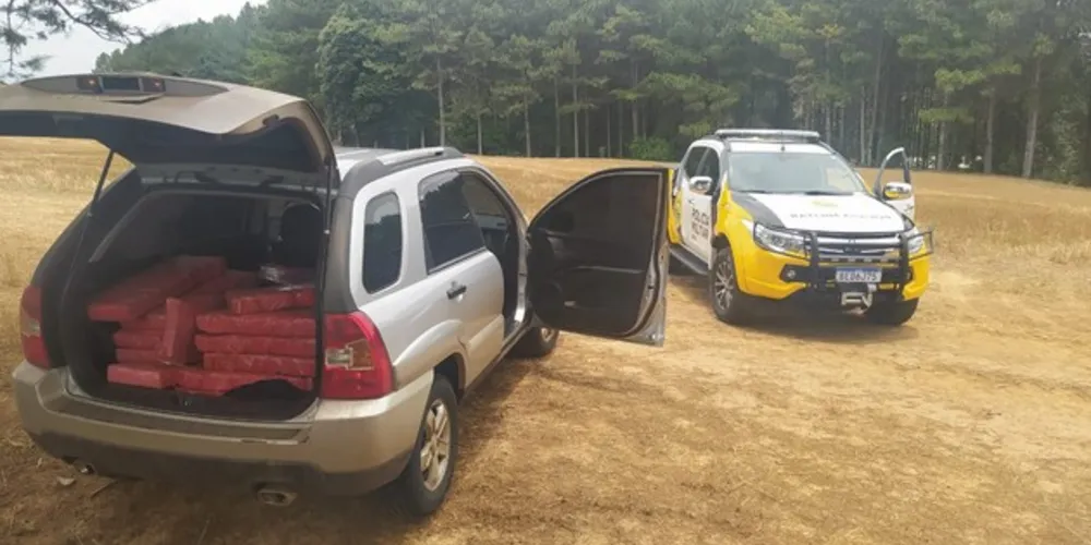 Veículo foi abandonado na cidade de Reserva. Polícia tenta localizar o condutor