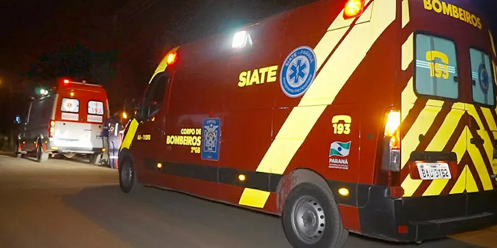 Vítima precisou ser levada ao hospital com ferimentos no rosto e fratura no braço