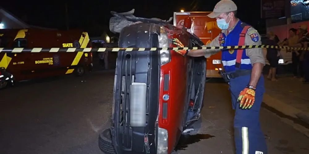 Apesar do estrago no carro, motorista teve apenas escoriações e não precisou ser levado ao hospital