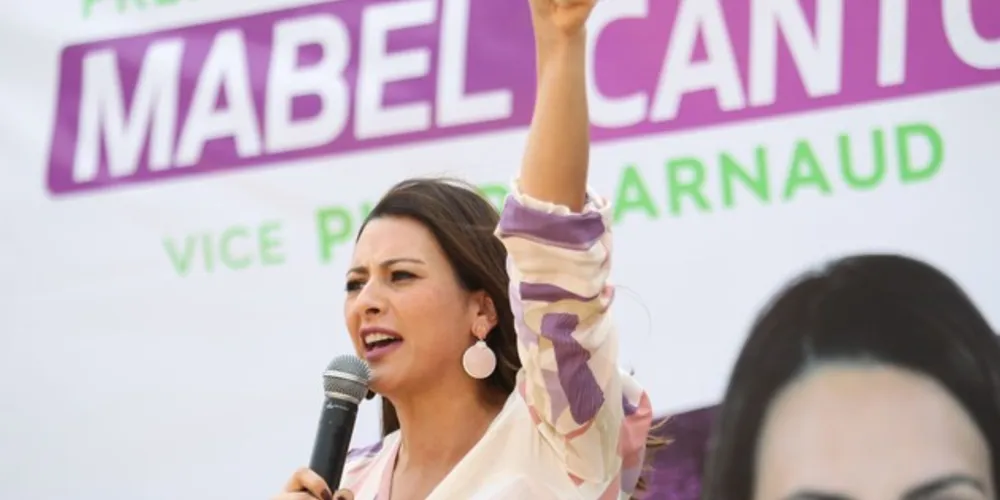 Candidata lidera "frente popular" e quer ser a primeira prefeiturável da história