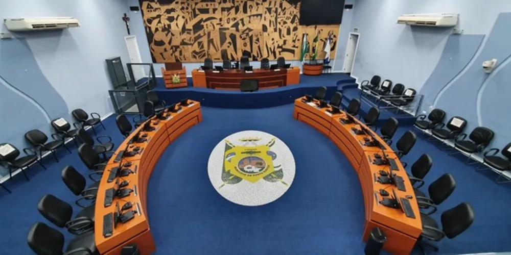 Eleitorado vai as urnas decidir quem serão os candidatos eleitos para assumir as 19 cadeiras do Legislativo