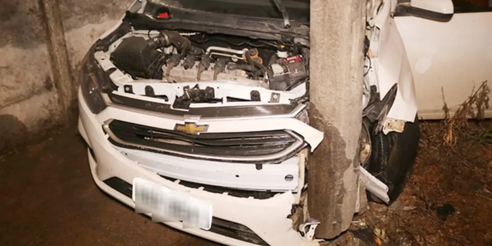 Motorista do carro no momento do acidente ainda não foi encontrado pelas autoridades