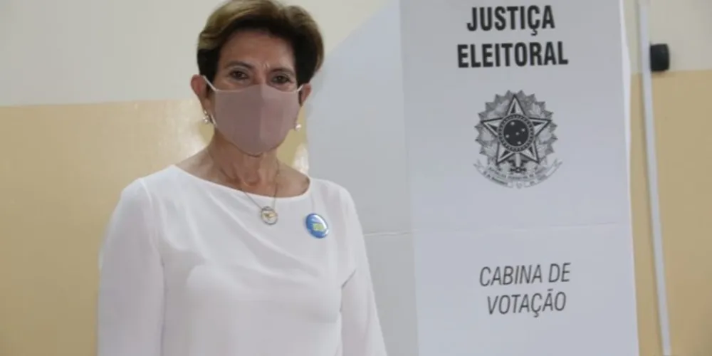 Candidata votou às 9h30 no Colégio Estadual Presidente Kennedy ao lado de Capitão Saulo