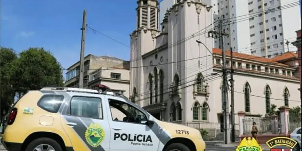 Em Ponta Grossa, duas pessoas foram presas por boca de urna. Outra pessoa foi presa por impedir exercício do voto