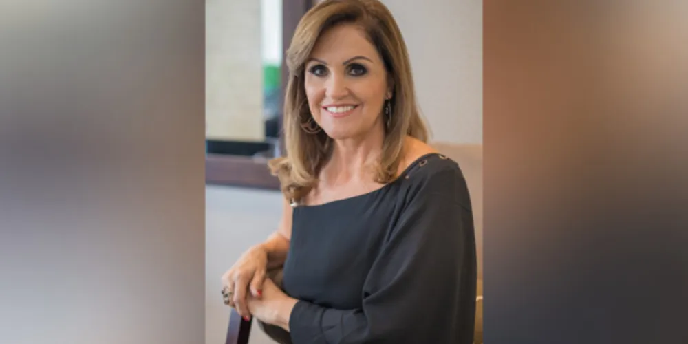BRINDE A VIDA - Elaine Bueno celebra nesta terça-feira (17), a passagem de seu aniversário. Elaine é a cake designer mais requisitada da região, apresentando sempre um trabalho primoroso e inovador. Da coluna RC os votos de prosperidade e saúde