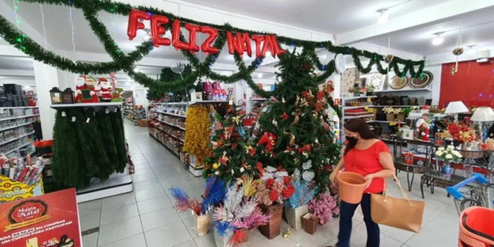 Na Casa China, produtos  natalinos estão à venda desde o mês de setembro 