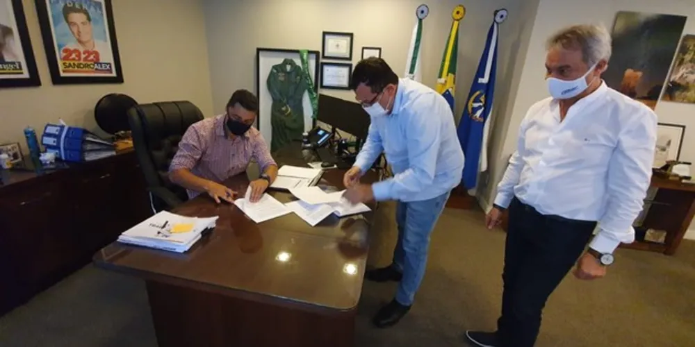 O carrossel do Lago de Olarias será inaugurado já neste sábado (21) e seguirá instalado até o dia 20 de janeiro.