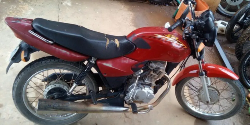 A motocicleta foi encontrada dentro de uma residência após uma denúncia anônima