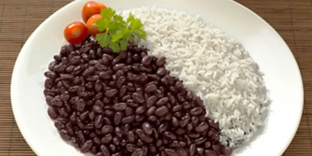 Comida brasileira continua sendo o prato predileto dos brasileiros.