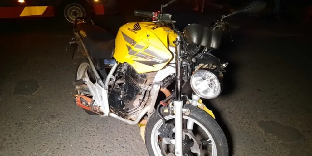Piloto da moto teve escoriações por todo o corpo e precisou ser levado ao PSM