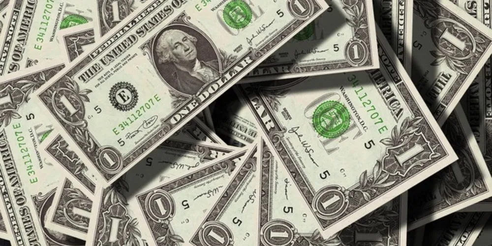 O dólar comercial fechou esta quinta-feira (19) vendido a R$ 5,313, com recuo de R$ 0,025 (-2,45%). 
