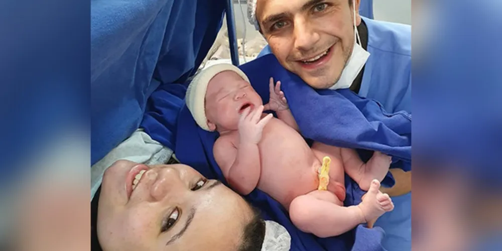 Ayla nasceu com 3,5 quilos e passa bem, assim como a mamãe Thaís