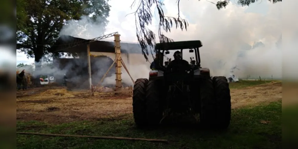 Imagem ilustrativa da imagem Grande incêndio mobiliza bombeiros de PG e Carambeí