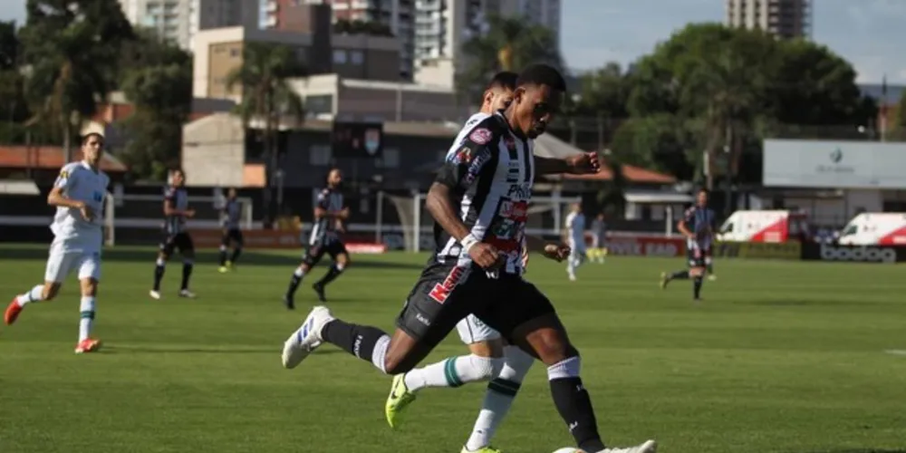 O Operário tomou gol no início do primeiro tempo, tentou a reação, mas não conseguiu reverter a derrota