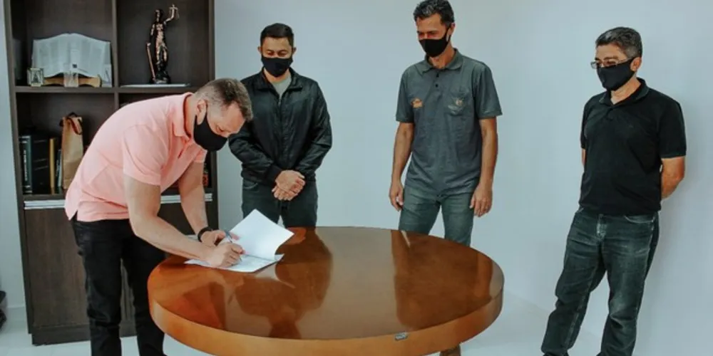 Atuais gestores se reuniram com prefeito e vice eleitos no último dia 15