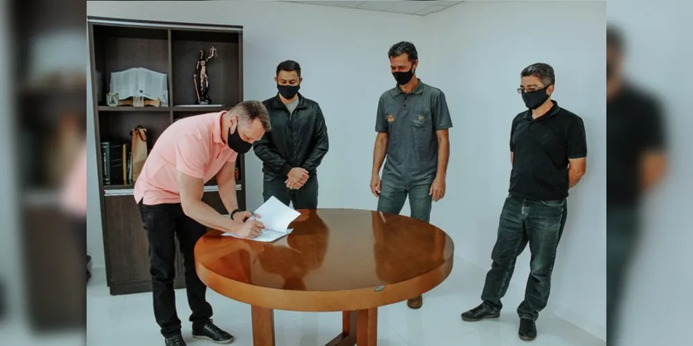Atuais gestores se reuniram com prefeito e vice eleitos no último dia 15