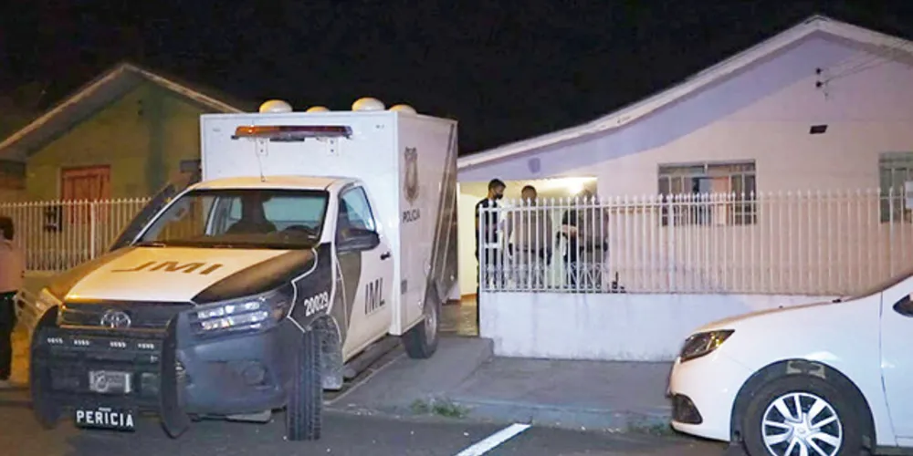 Homem tinha ido visitar amigos quando foi atingido por seis tiros e não resistiu aos ferimentos