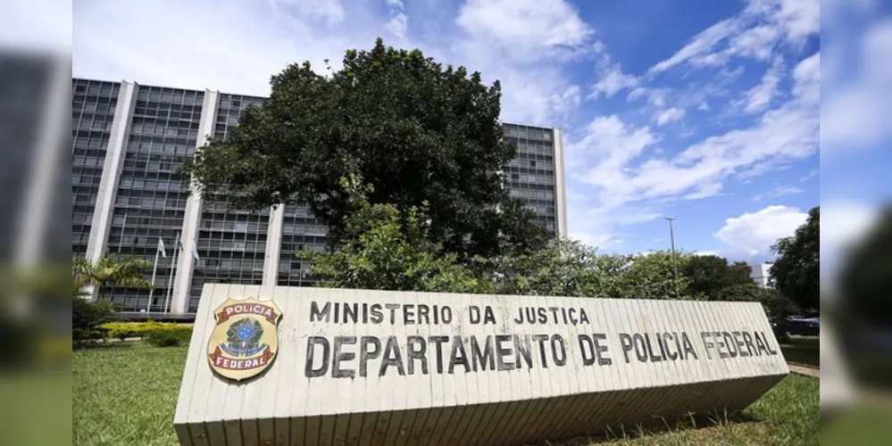 A Interpol também foi acionada para a prisão de oito investigados que estão no exterior, bem como a identificação e sequestro de bens em outros países.
