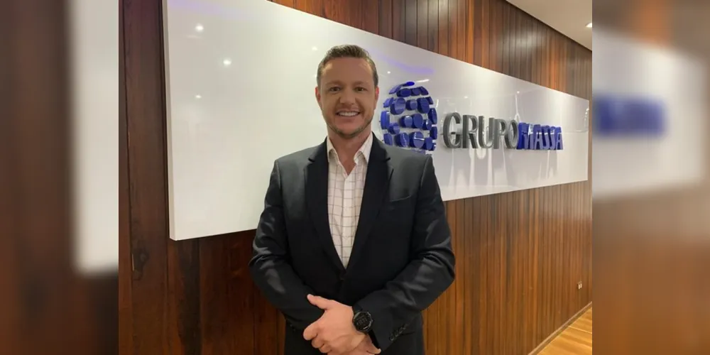 Emanuel é formado em Gestão Comercial e se especializou em Gestão de Equipe de Alta Performance. 